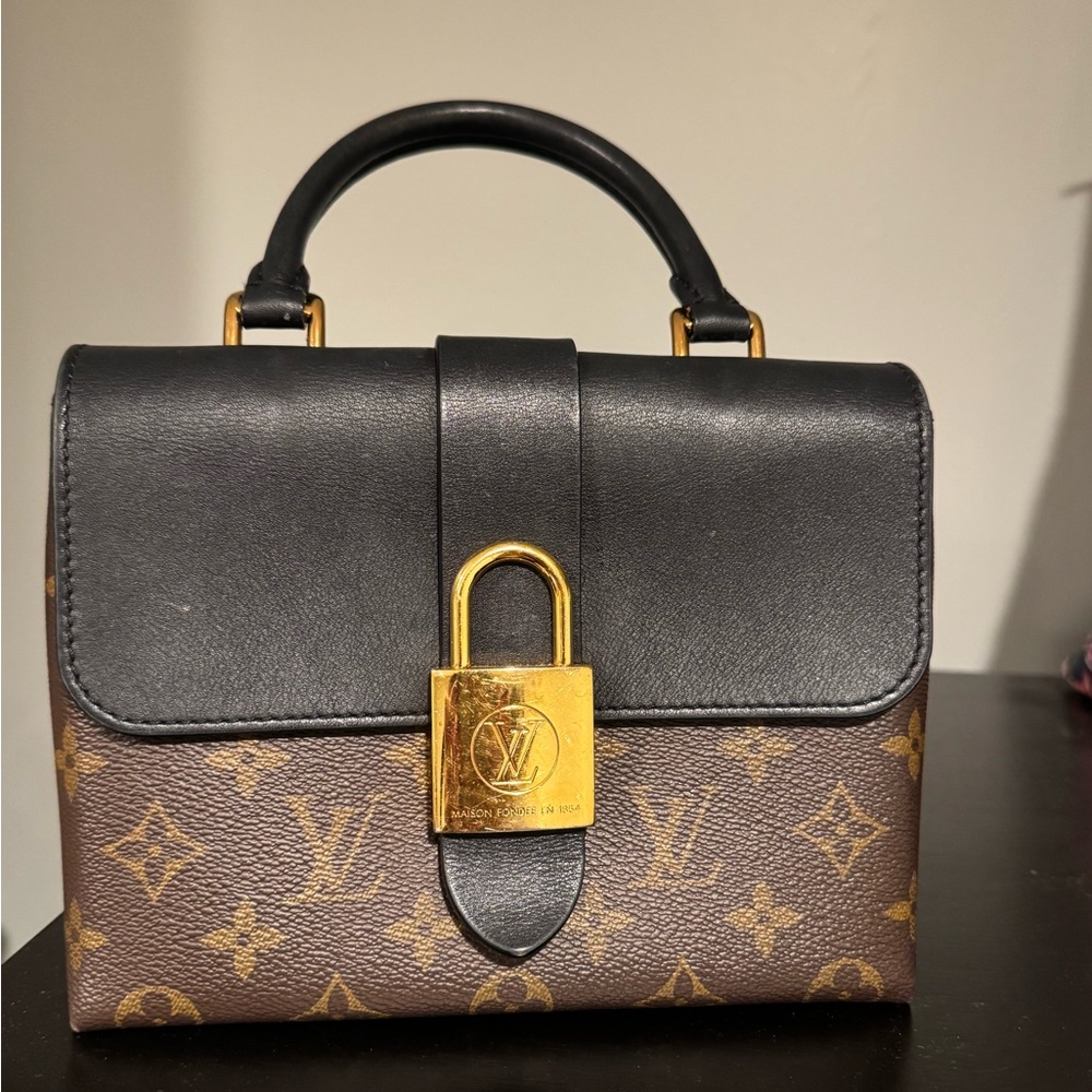 Louis Vuitton locky BB - top handle and Crossbody strap